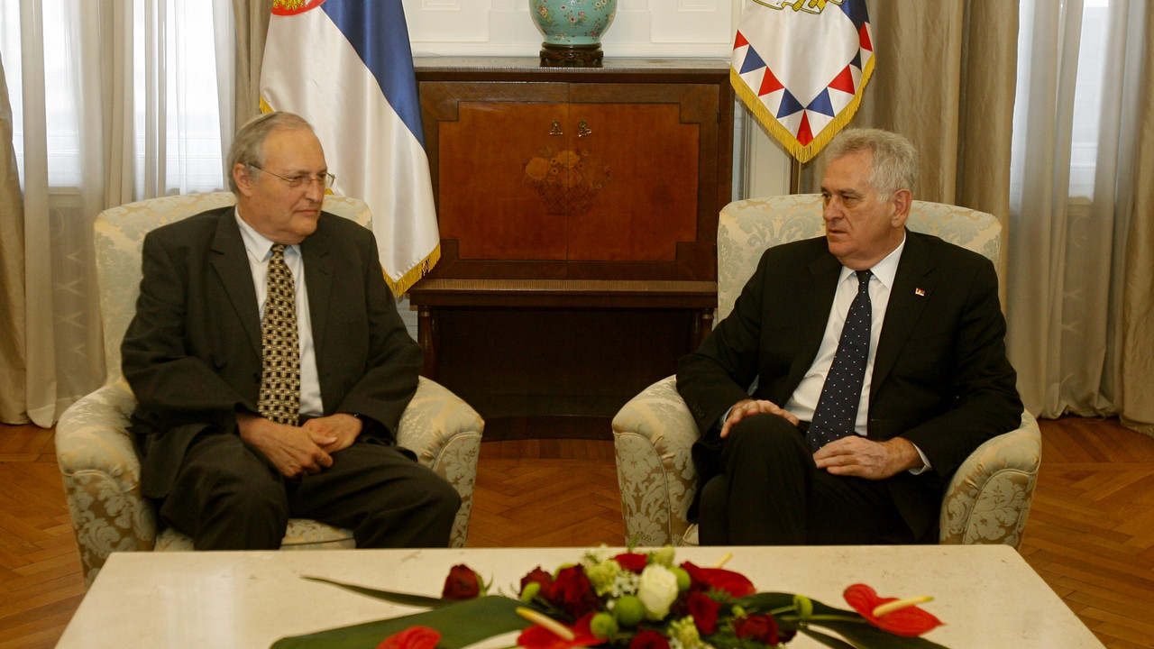 Nikolić i Zurof