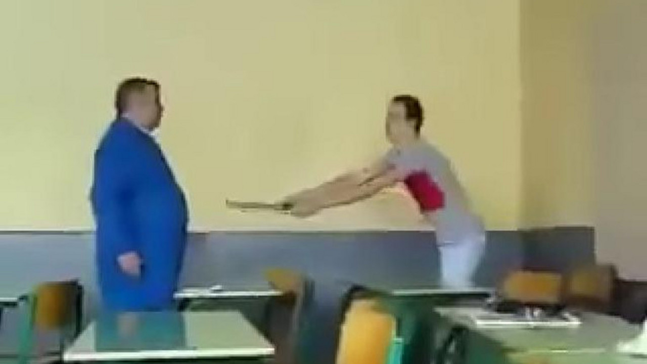učenik maltretira profesora
