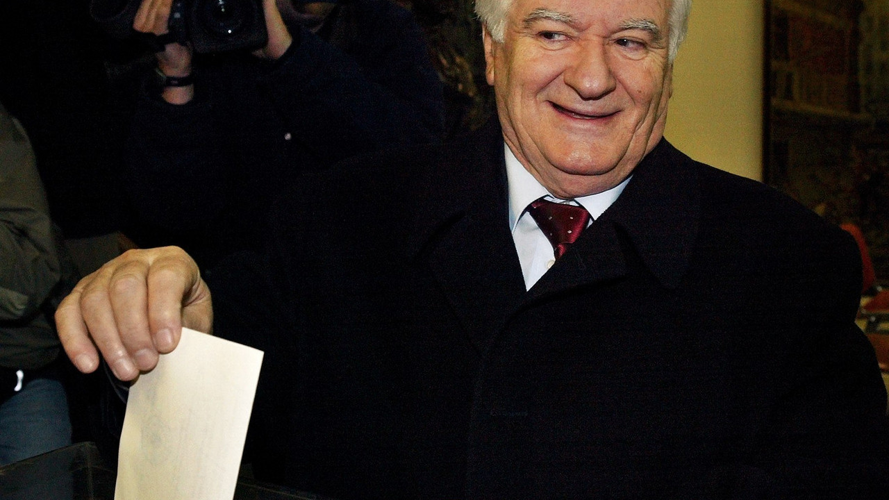 Dragoljub-Mićunović.jpg