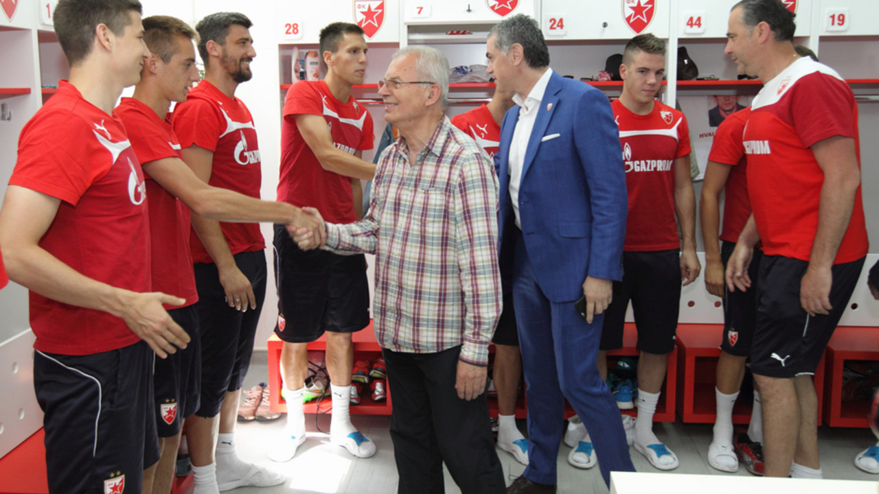 Rukovodstvo i fudbaleri Crvene zvezde
