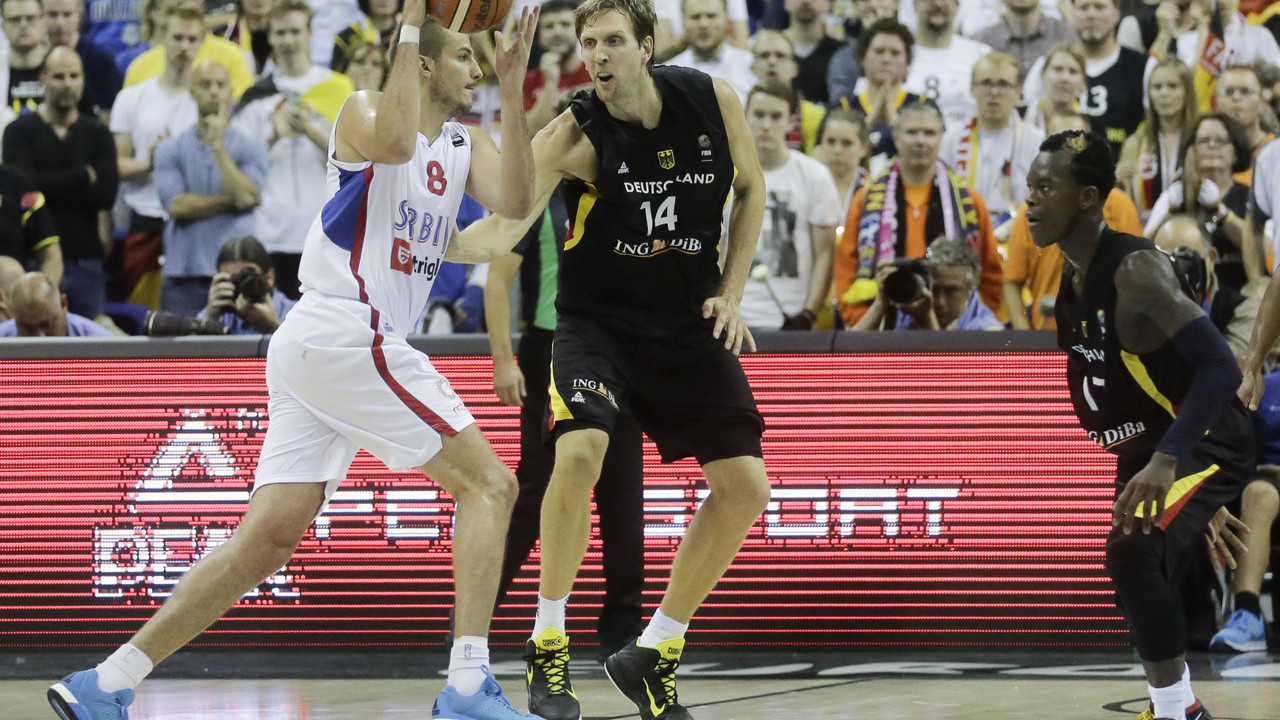 Duel Nemanje Bjelice i Dirka Novickog u meču Srbije i Nemačke na Evrobasketu