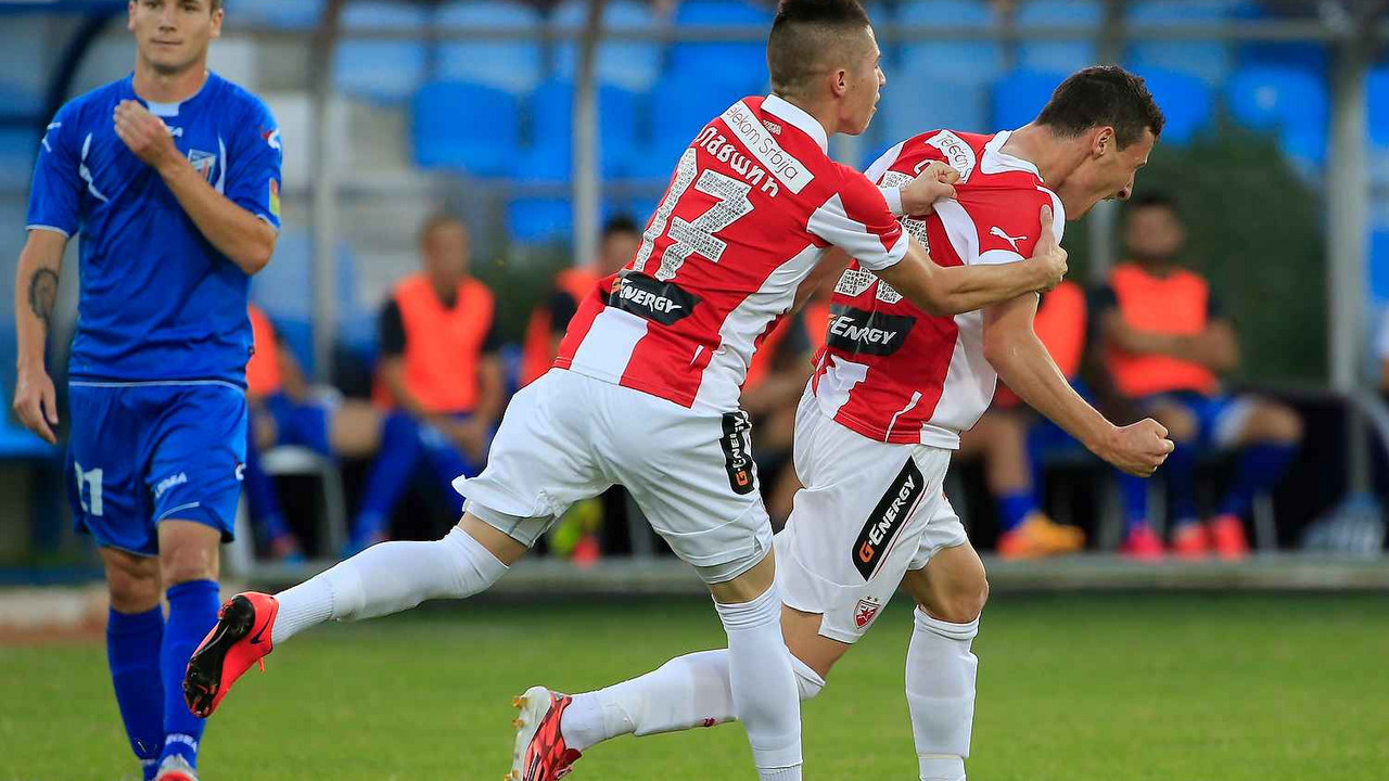 Slavoljub Srnić se raduje golu