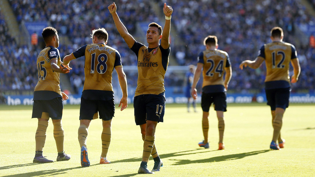 Aleksis Sančez slavi gol u meču Lester siti - Arsenal