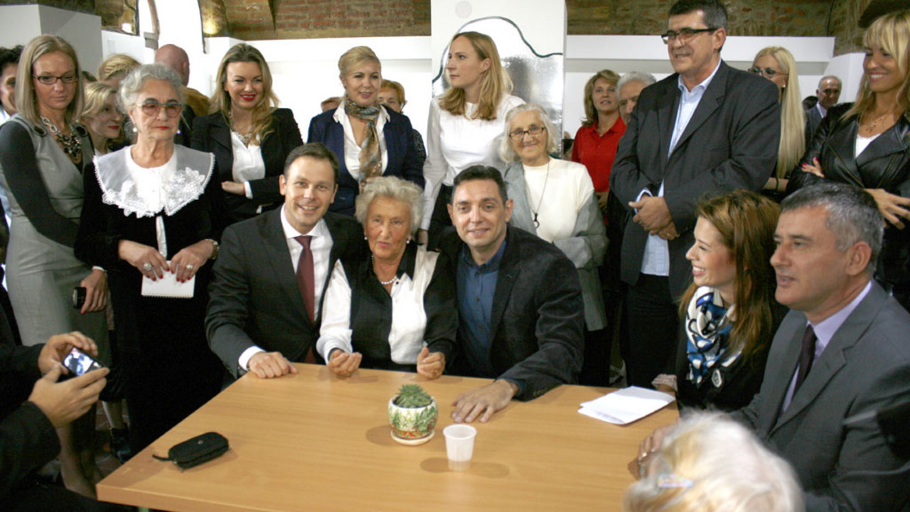Siniša Mali i Aleksandar Vulin u domu za stare u Zemunu