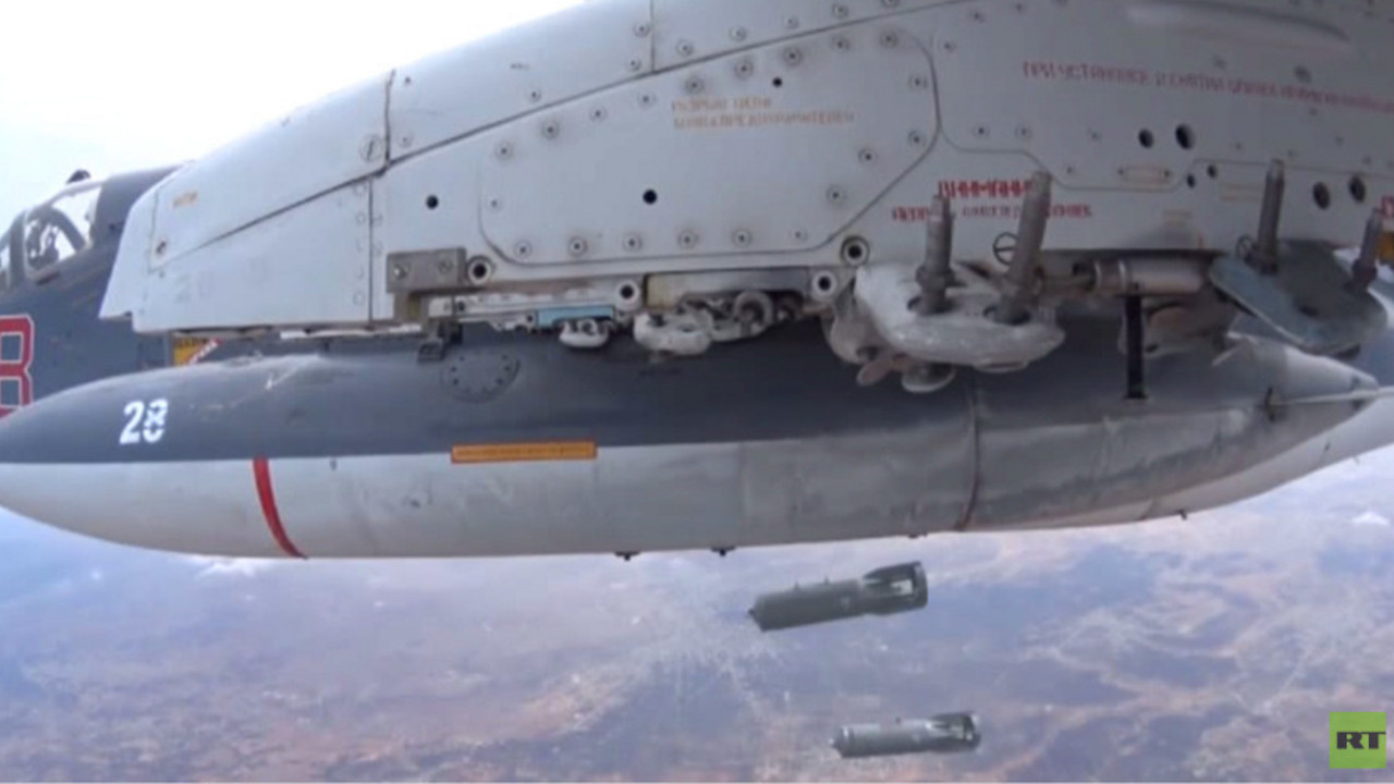 SU-25 bombarduje položaje Islamske države u Siriji
