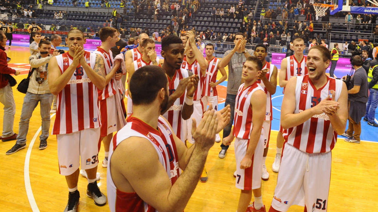 Košarkaši Crvene zvezde proslavljaju pobedu u derbiju