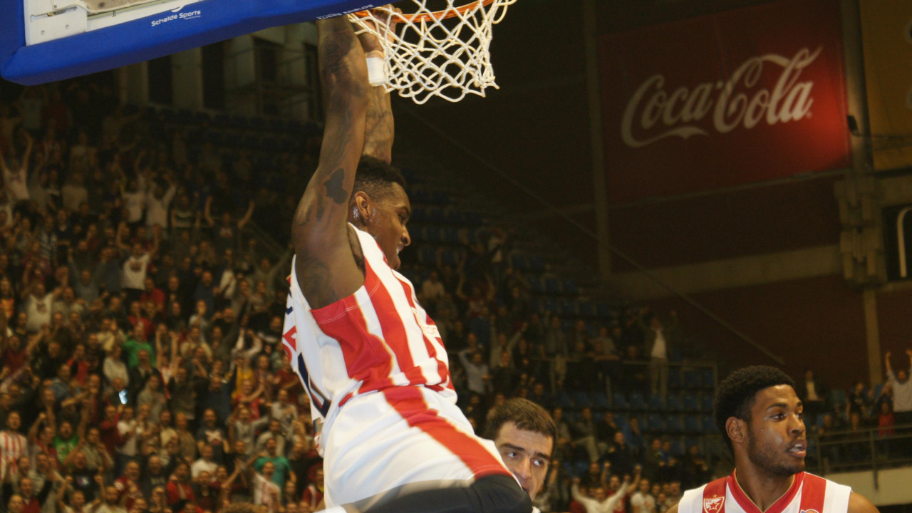 Kvinsi Miler zakucava na meču Crvena zvezda - Partizan