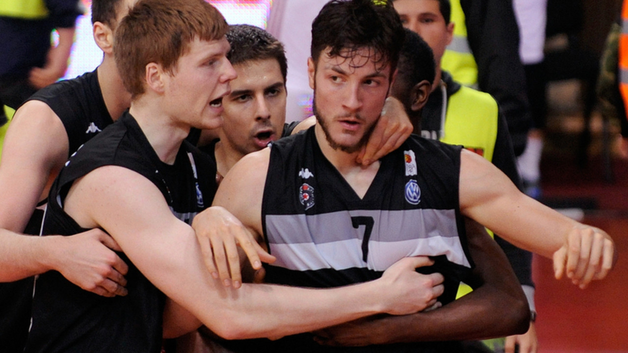 Davis Bertans, Žofri Lovernj i košarkaši Partizana