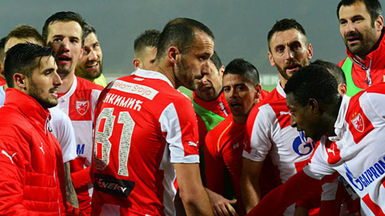Fudbaleri Crvene zvezde proslavljaju pobedu