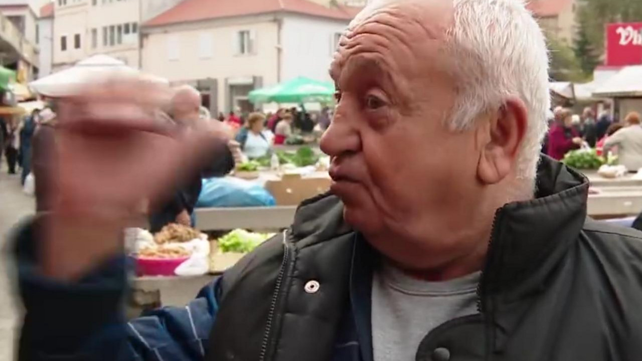 Deda objašnjava lekovitost travarice