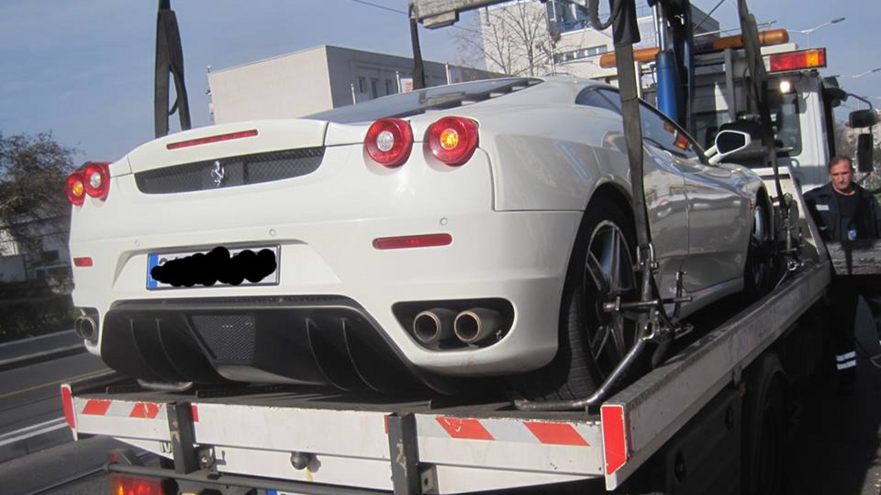 Pauk diže Ferari