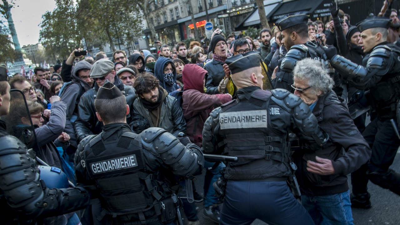 Sukob policije i demonstranata u Parizu