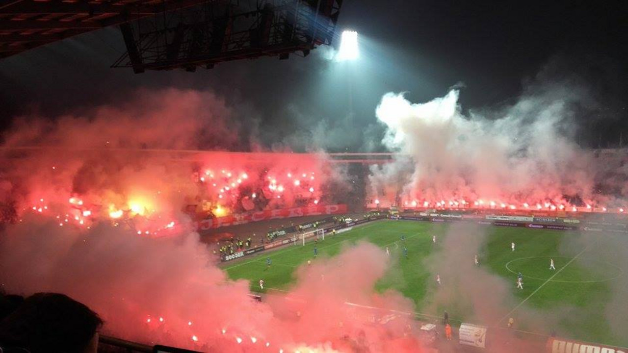 Bakljada Zvezdinih navijača u meču sa Radnikom