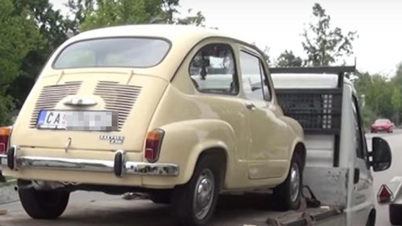 Fića na kamionskoj prikolici
