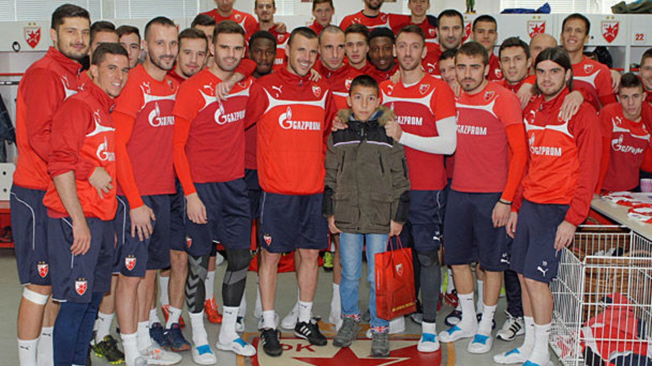 Fudbaleri Crvene zvezde sa Markom Vučinićem