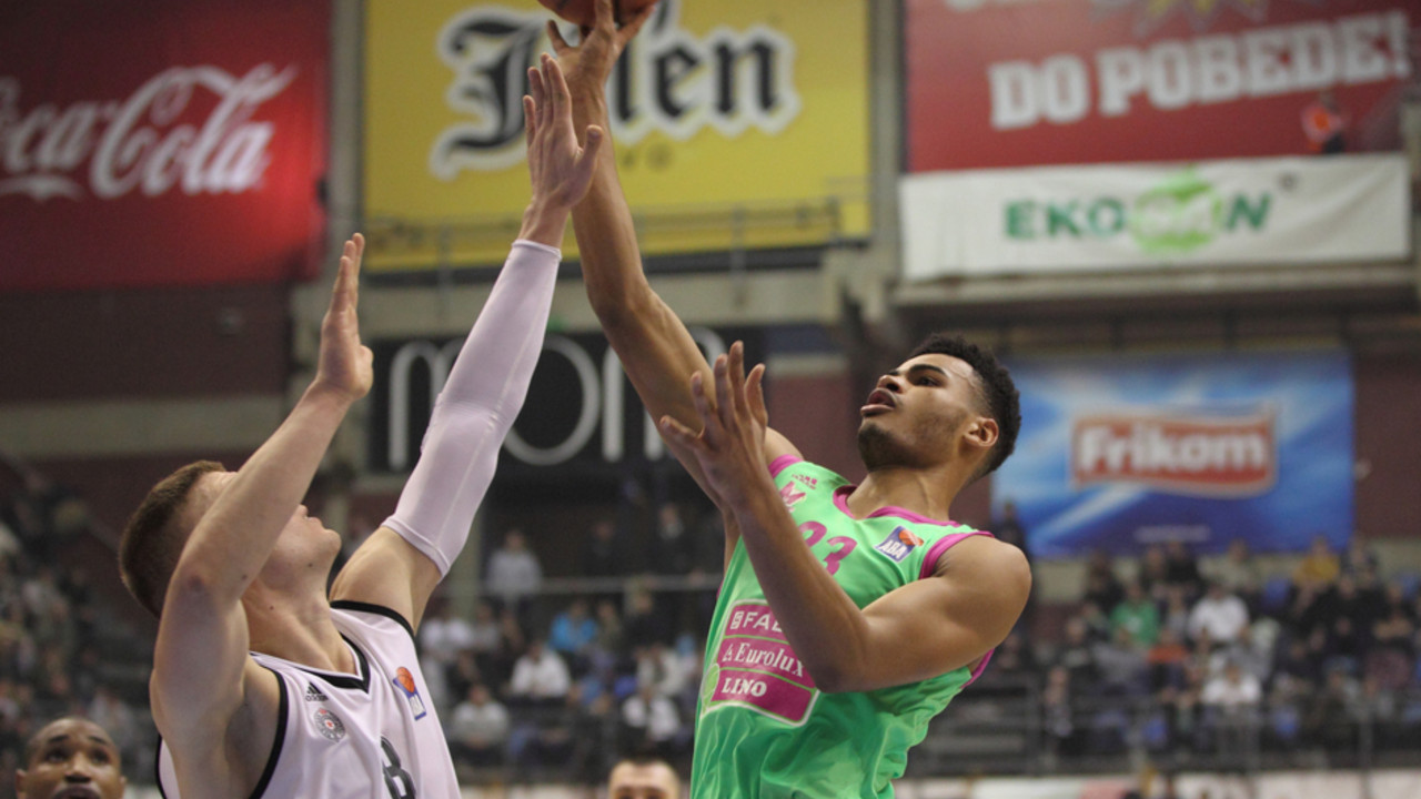 Timoti Luvavu na meču sa Partizanom