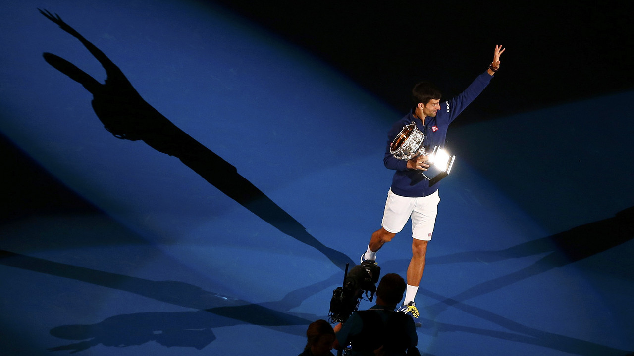 Novak Đoković sa peharom Australijan opena