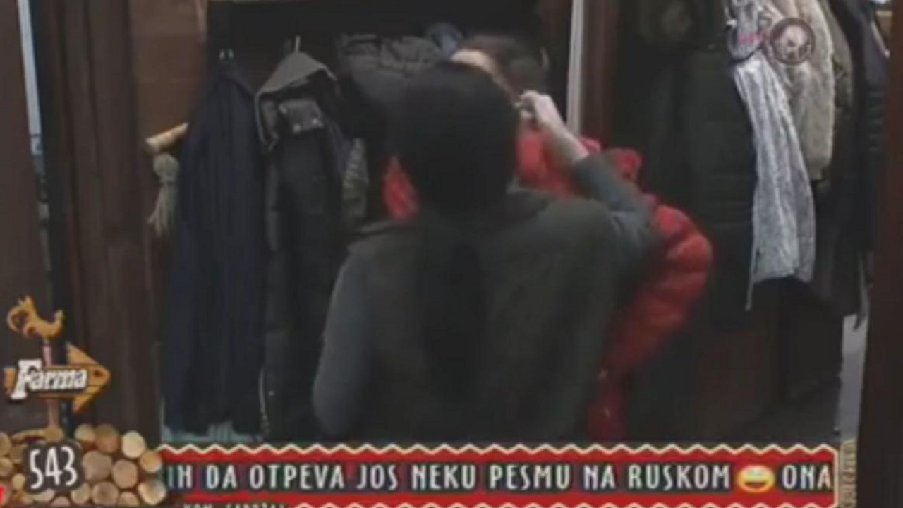 Saška vuče Cecu za uvo