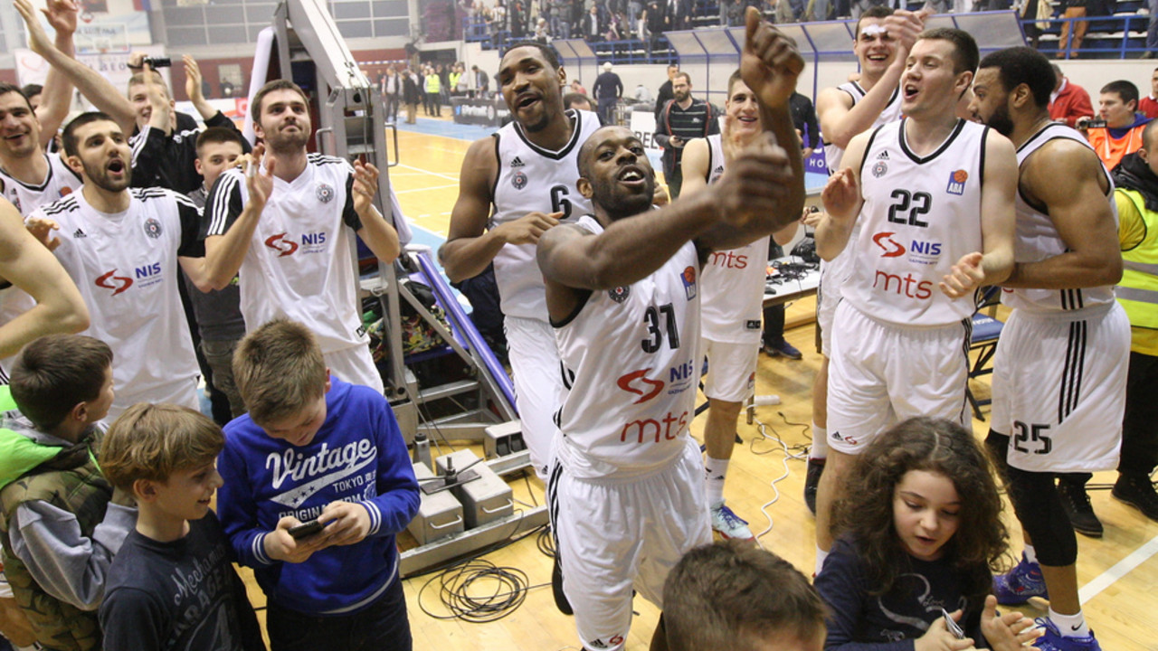 Košarkaši Partizana posle pobede nad Cedevitom