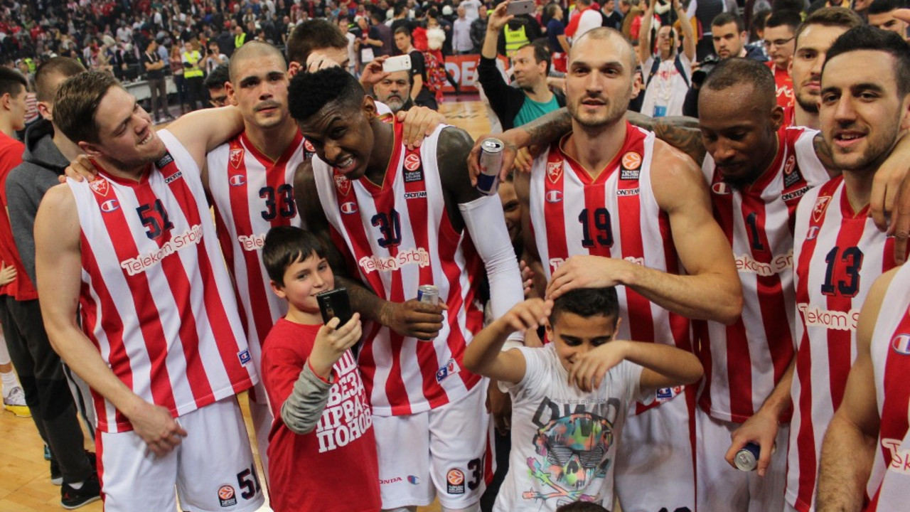 Košarkaši Crvene zvezde slave pobedu protiv Panatinaikosa u Areni