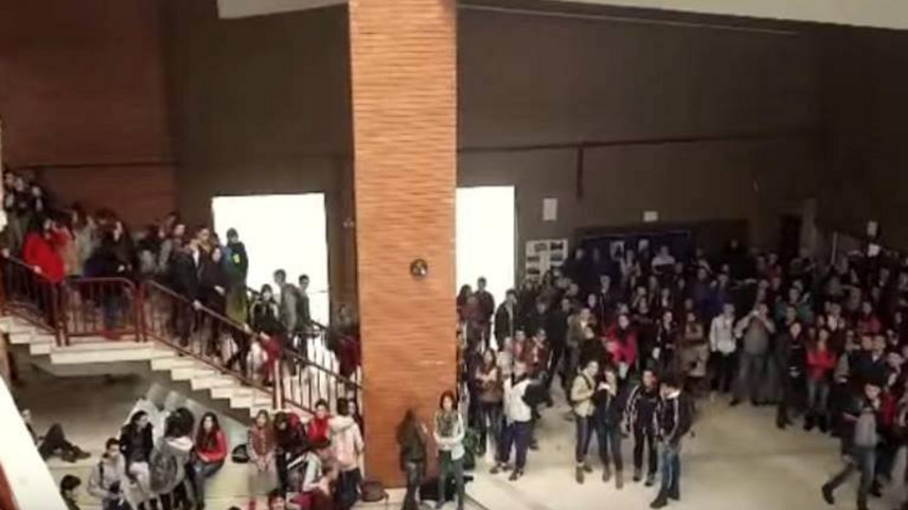 maturanti obeležavaju godišnjicu NATO bombardovanja