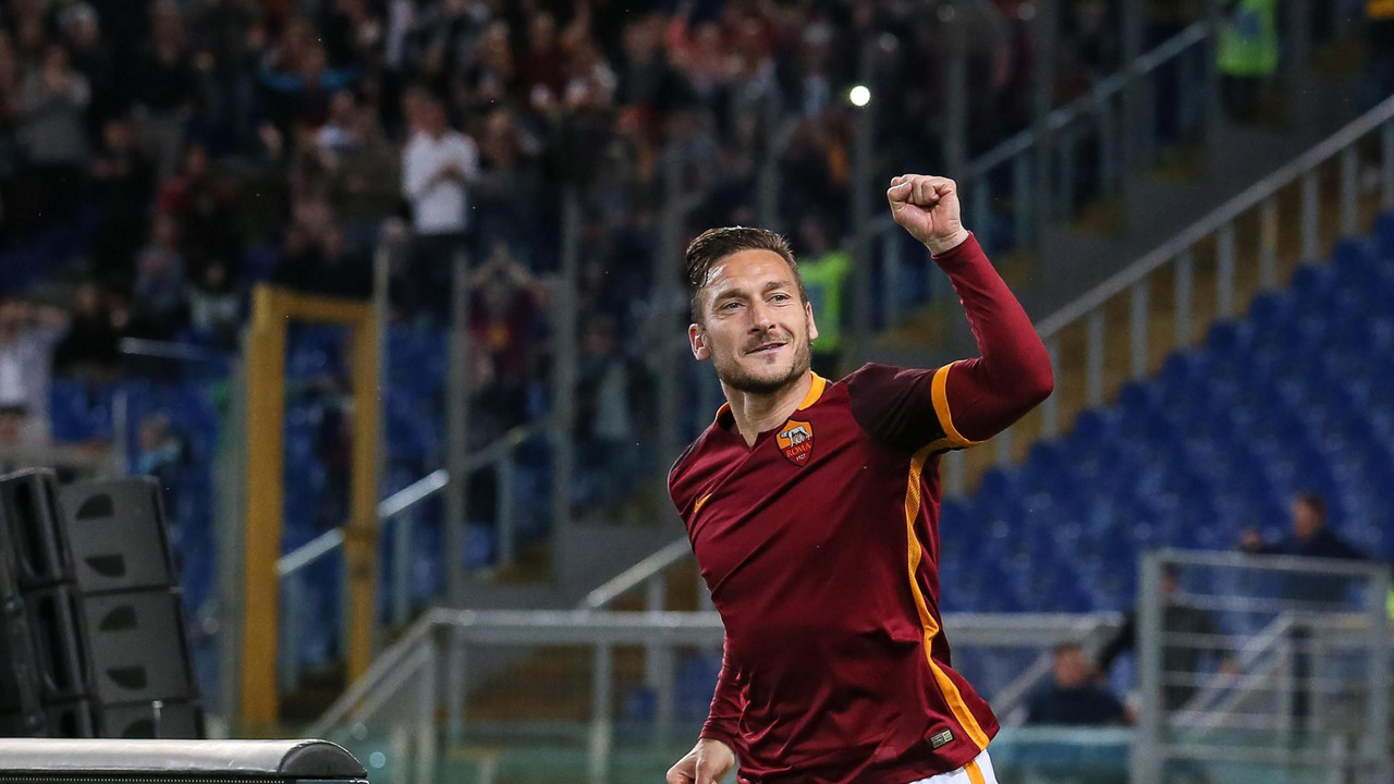 Frančesko Toti proslavlja gol protiv Torina