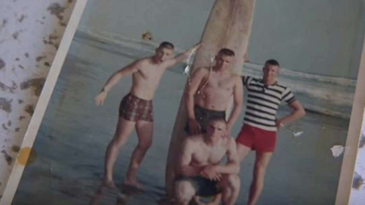 fotografija momaka na plaži
