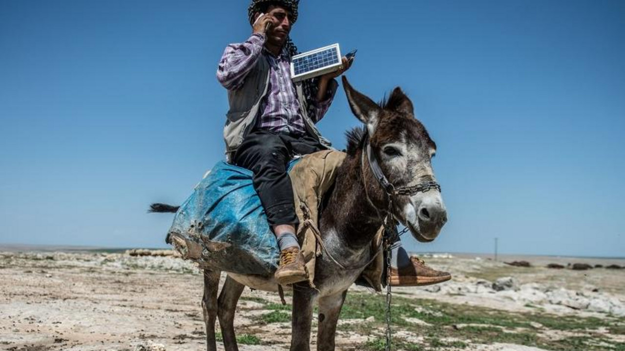 Pastir puni telefon pomoću solarne ploče