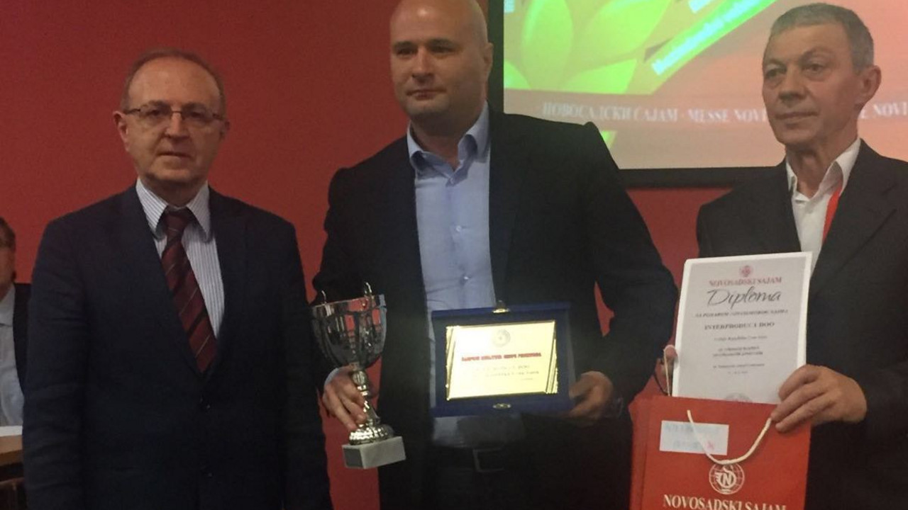 Direktor Interproducta Darko Borozan prima priznanja