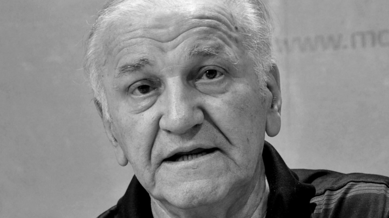Bata Živojinović