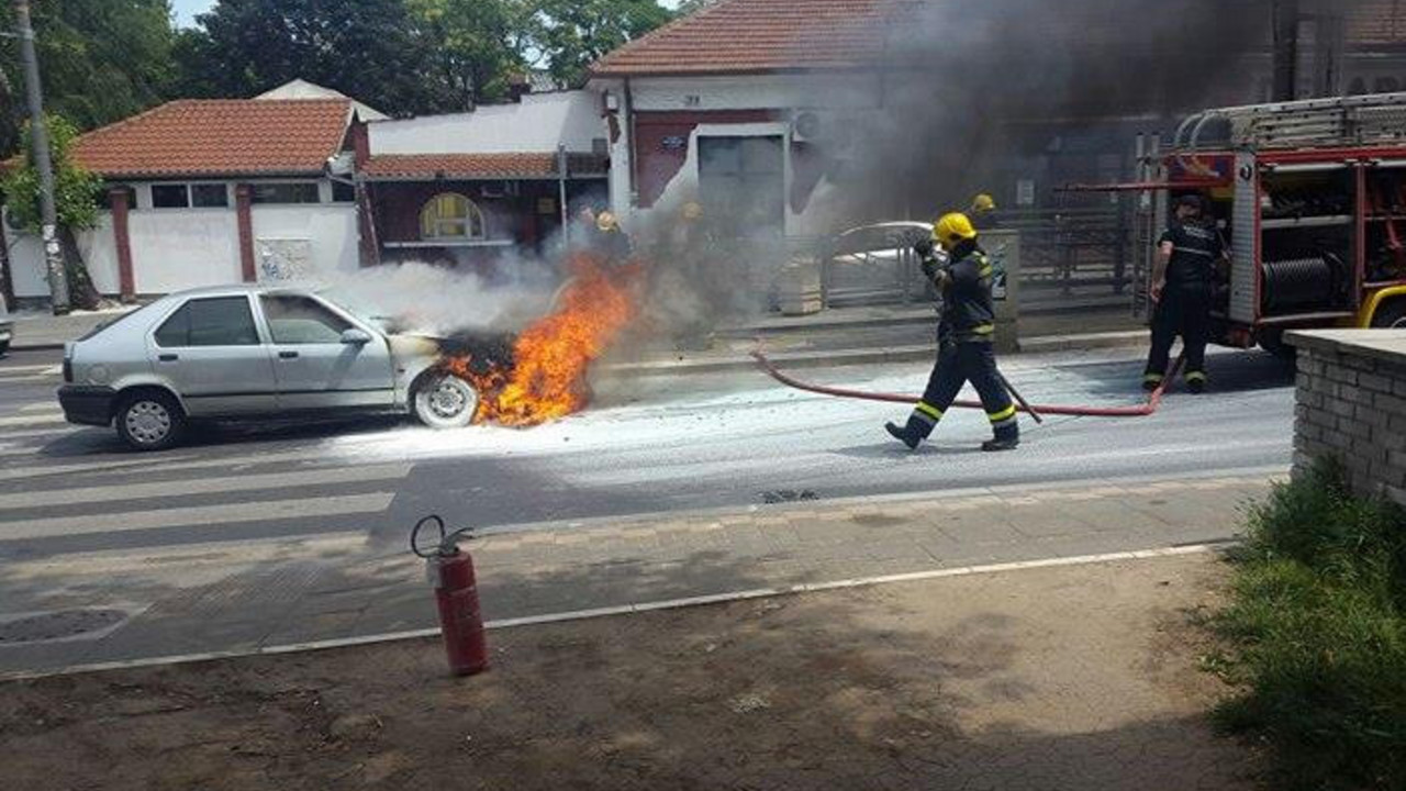 Zapaljen automobil