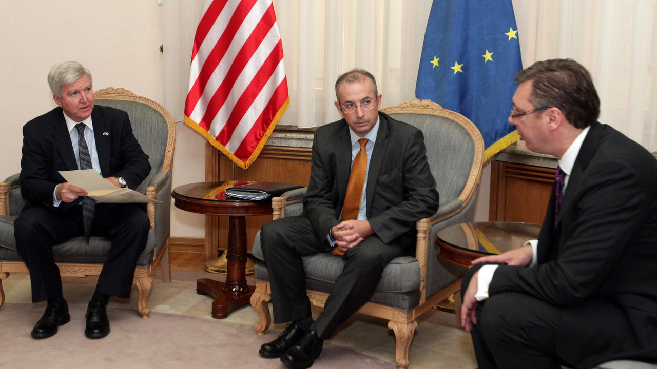 Kajl Skot, Majkl Devenport, Aleksandar Vučić