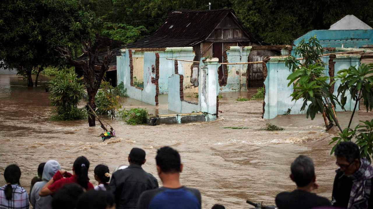 Poplave u Indoneziji nose sve pred sobom