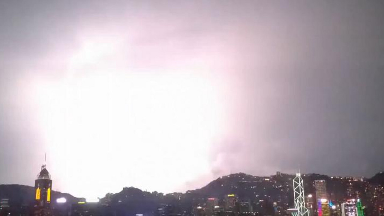 Udari gromova u Hong Kongu