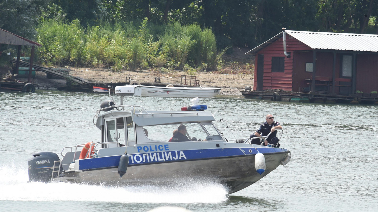 Policijski čamac na Ada Međici zbog bombe