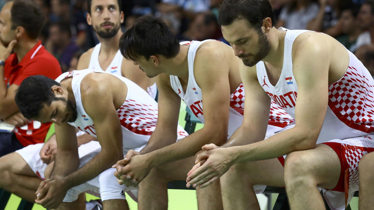 Košarkaši Hrvatske tokom utakmice sa Srbijom