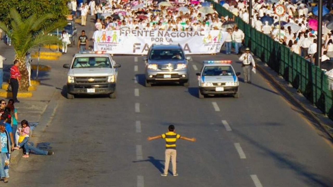 Demonstracije protiv gej parade