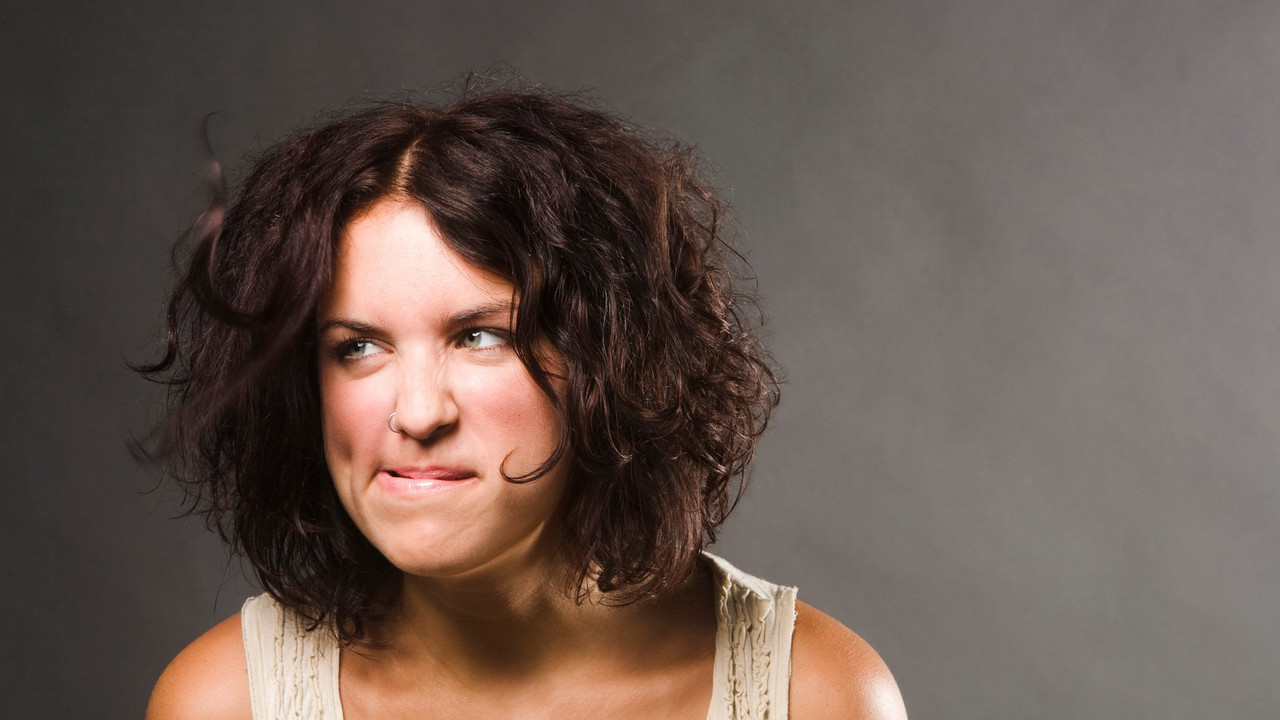 žena razmišlja