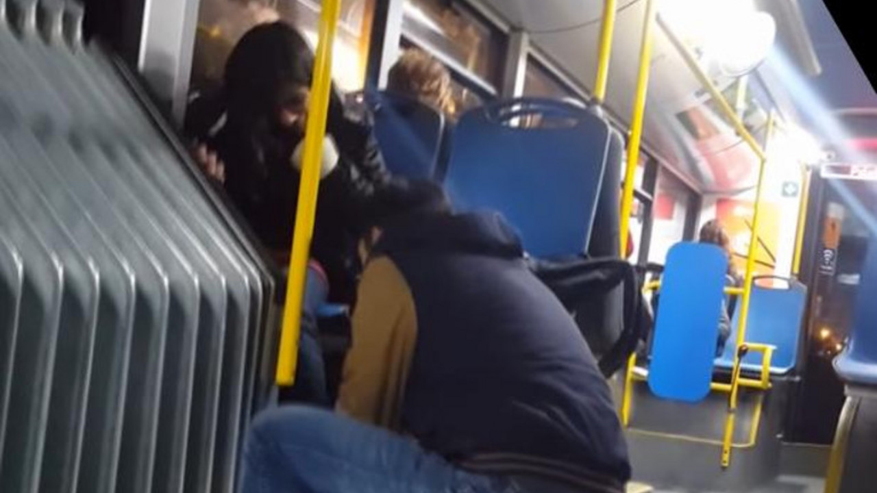 momak poklonio patike prosjaku