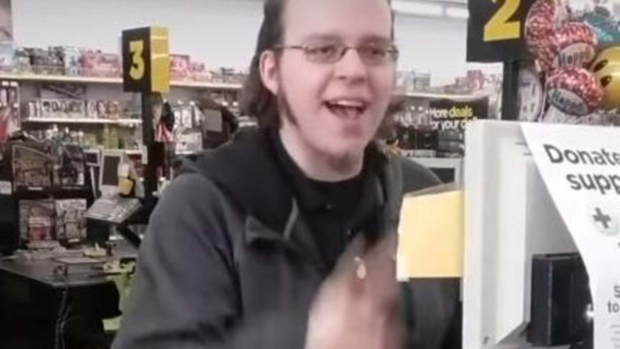 Pevač u supermarketu