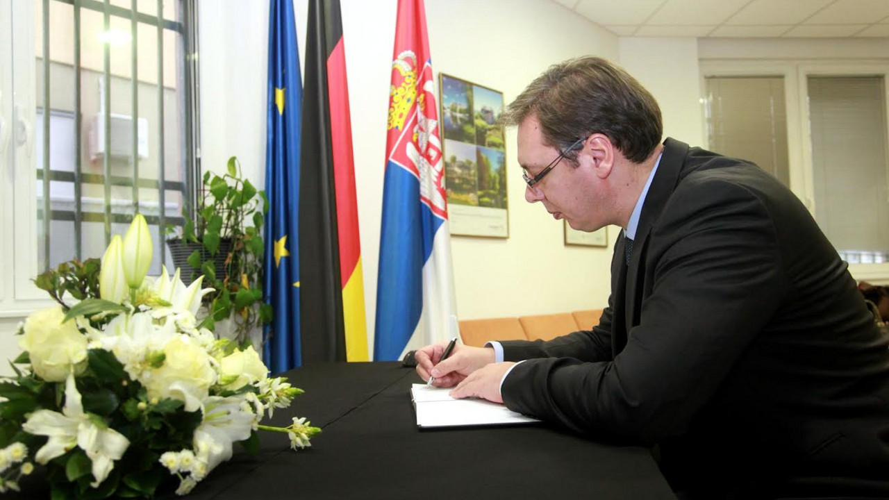 Aleksandar Vučić se upisao u knjigu žalosti