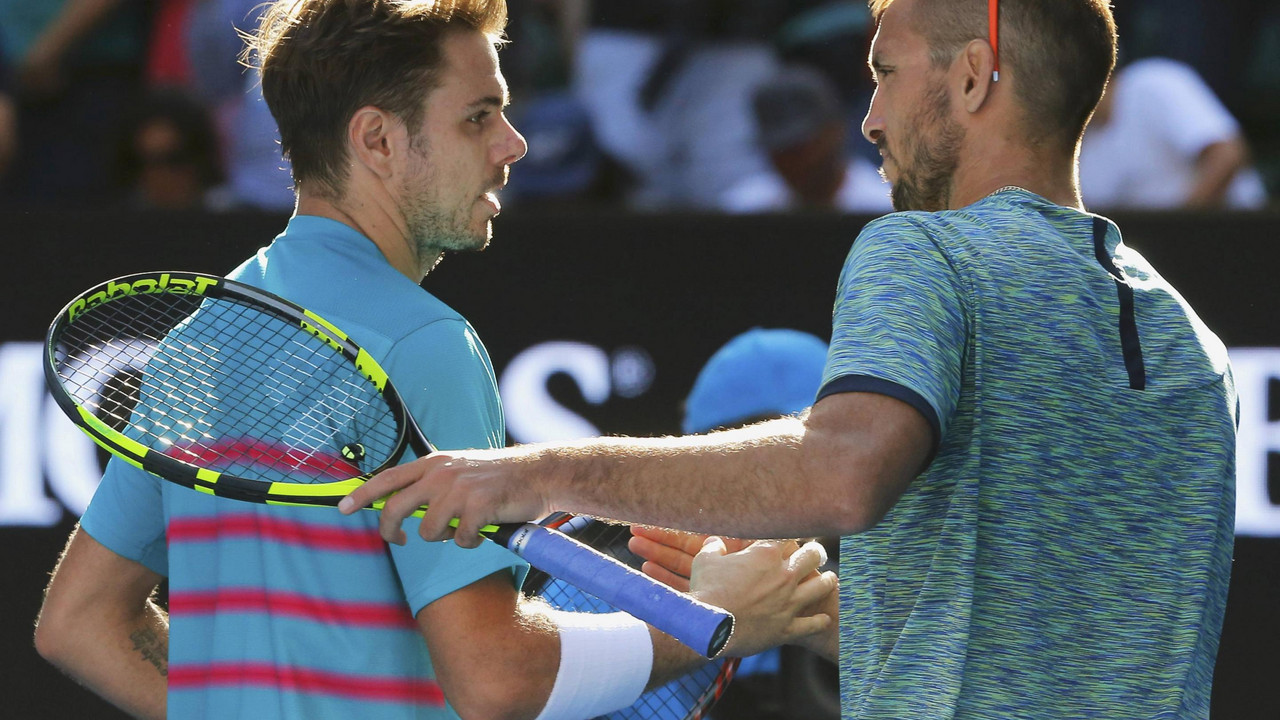 Viktor Troicki čestita Stanislasu Vavrinki