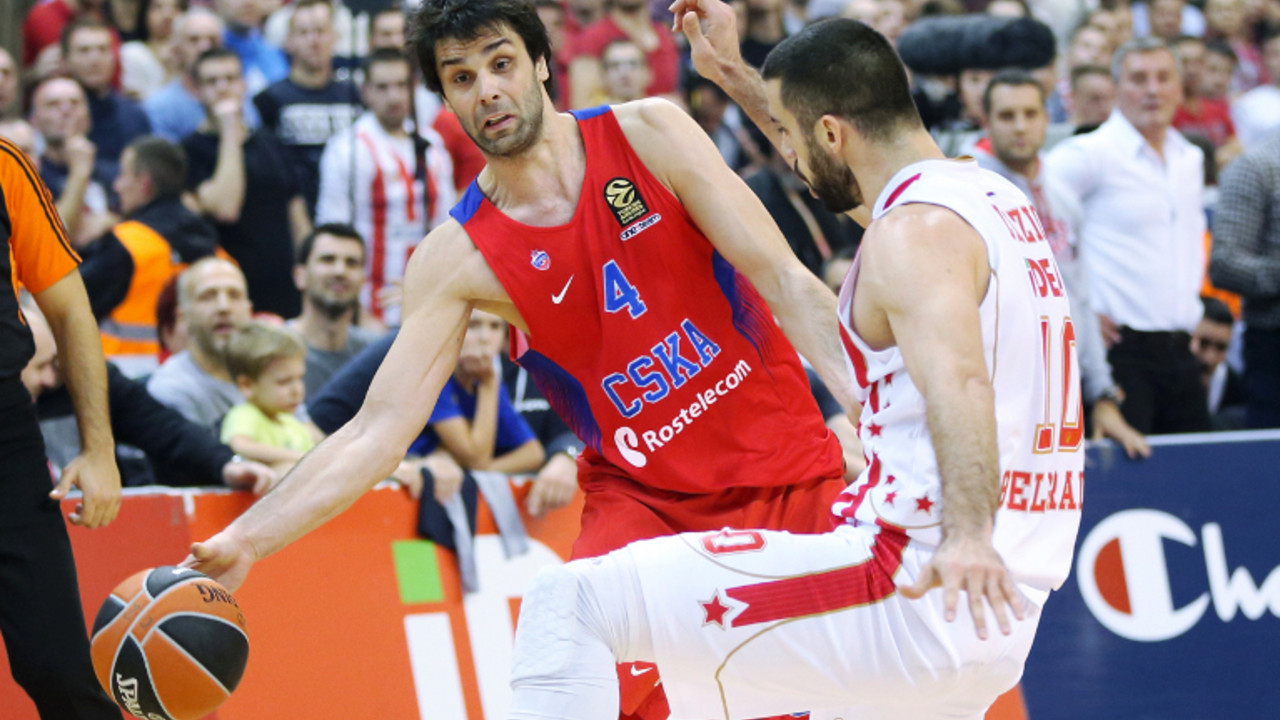 Miloš Teodosić u duelu sa Brankom Lazićem