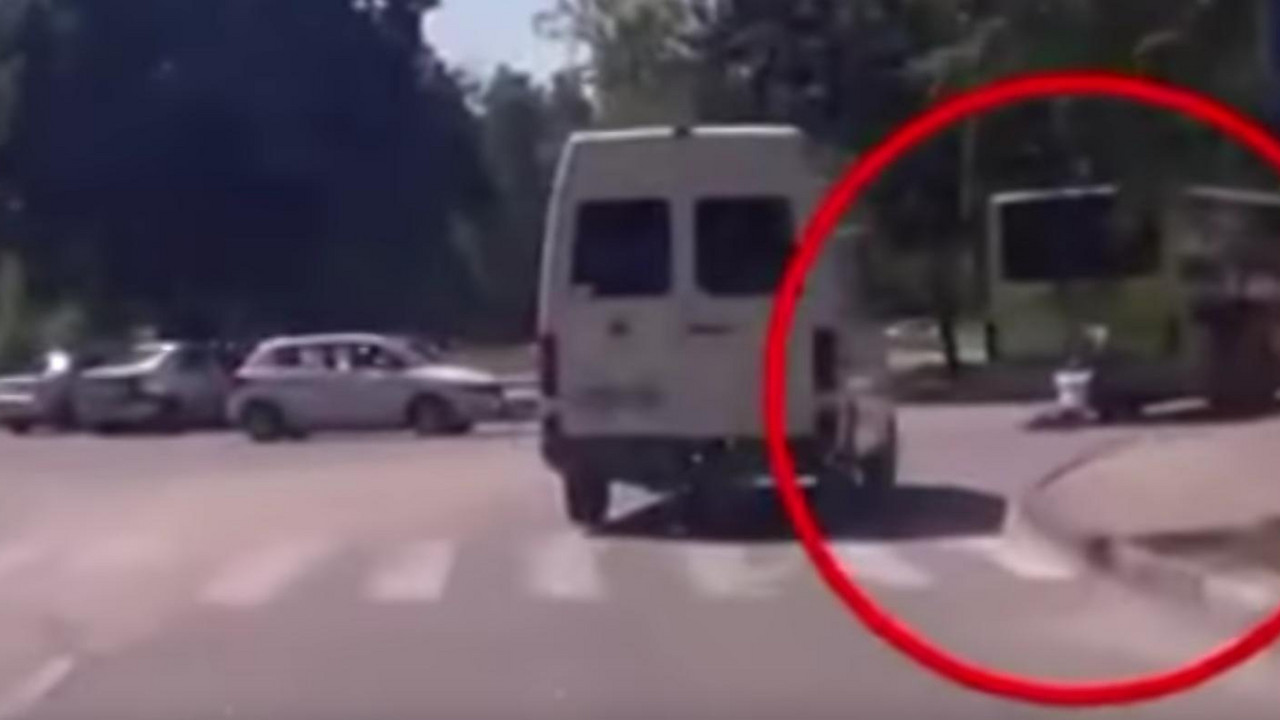 Rus zaustavlja autobus