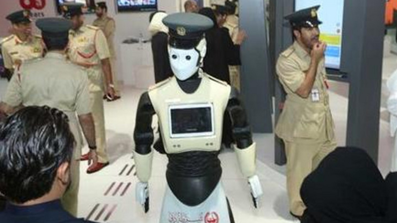 Robot policajac