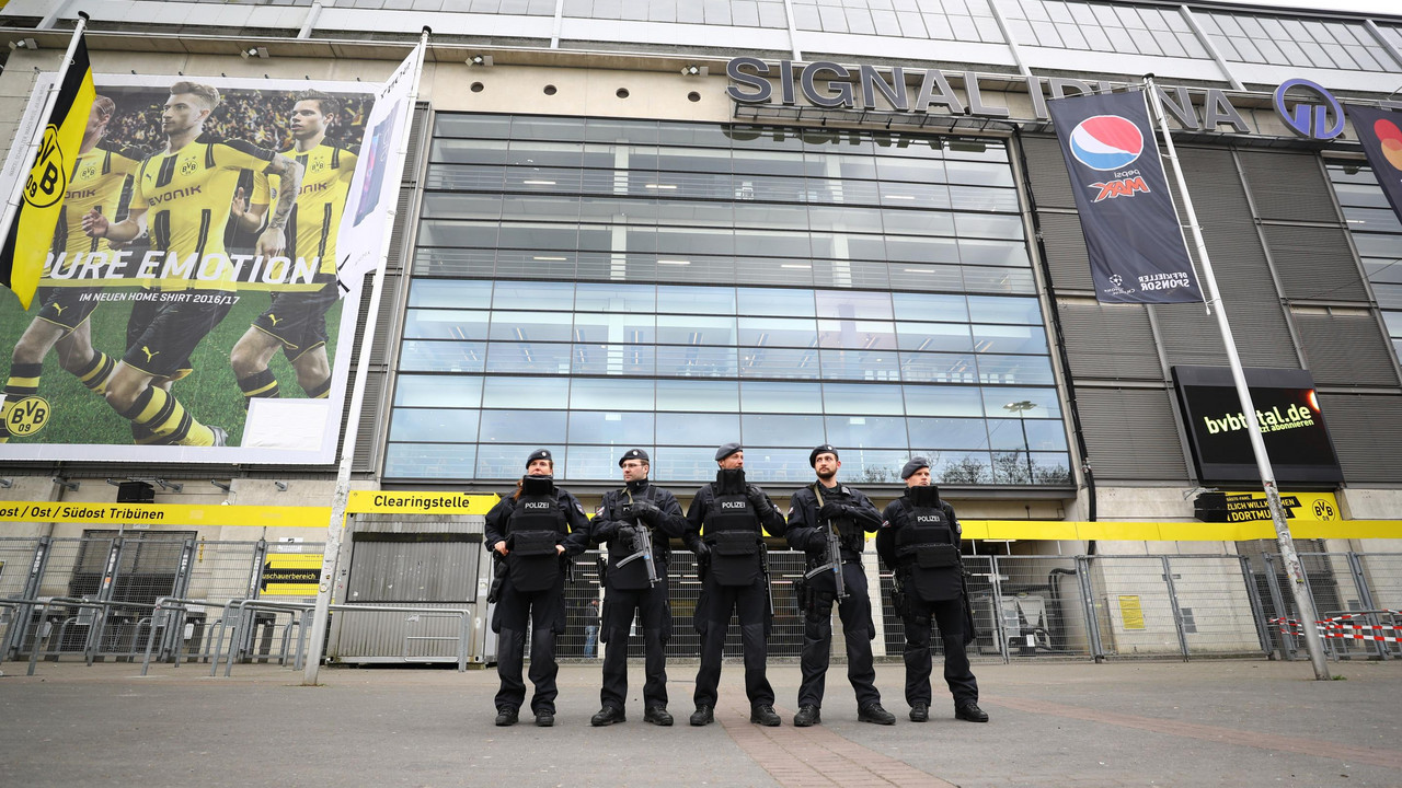 Policija ispred stadiuona Borusije Dortmund