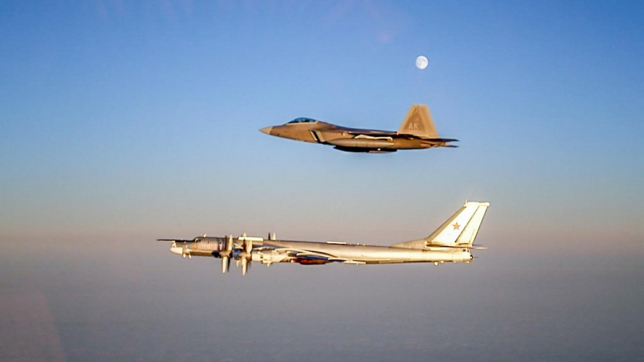 Tu-95 i F-22