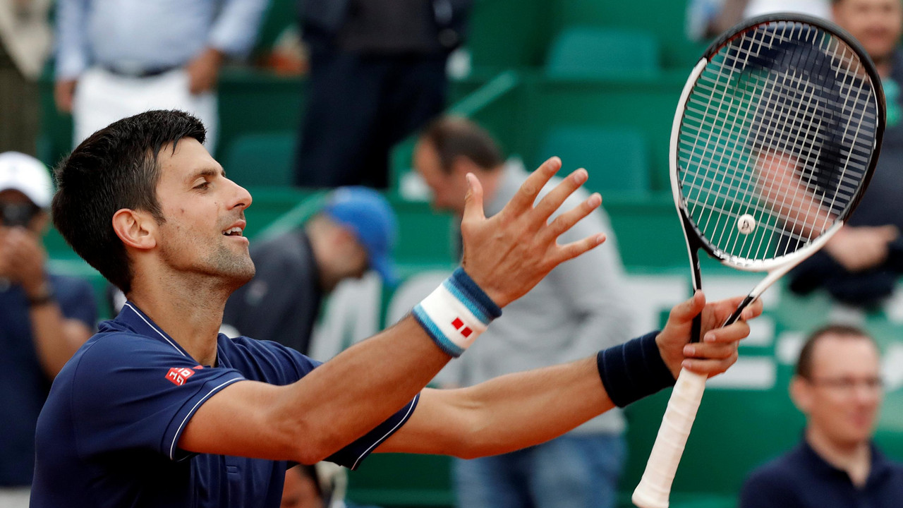 Novak Đoković proslavlja pobedu nad Žilom Simonom