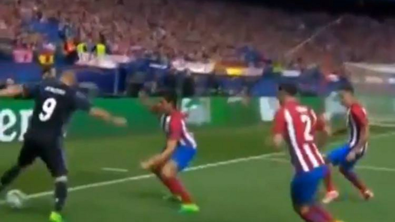 Karim Benzema u duelu sa odbranom Atletika