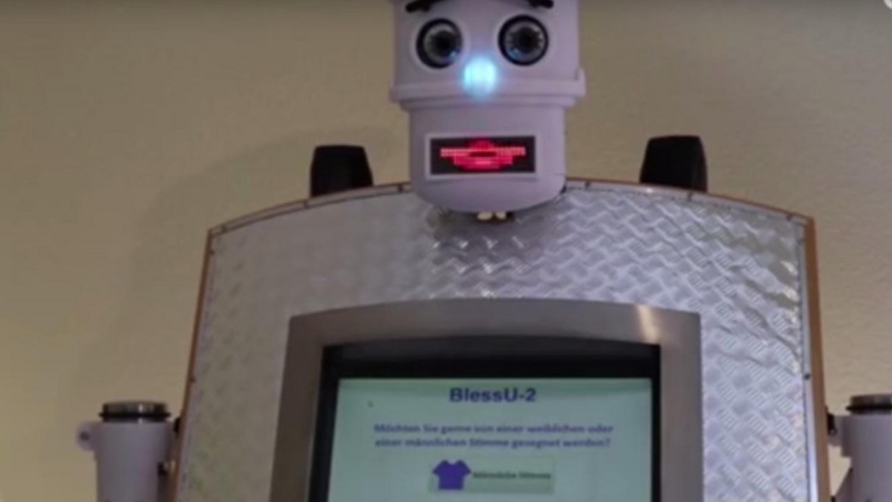Robot sveštenik